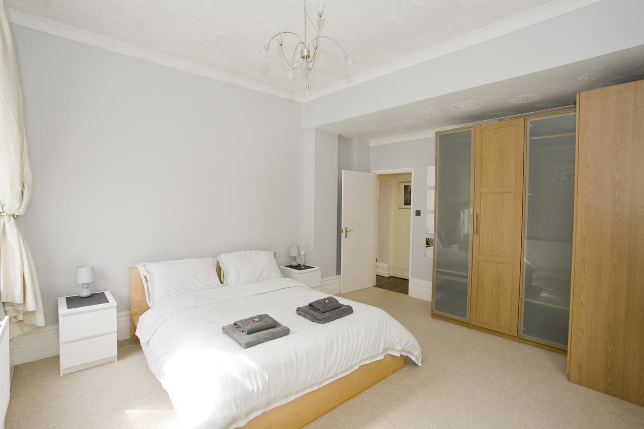 Large 2 Bedroom Apt - Near Beach - Free Parking Bournemouth Bagian luar foto