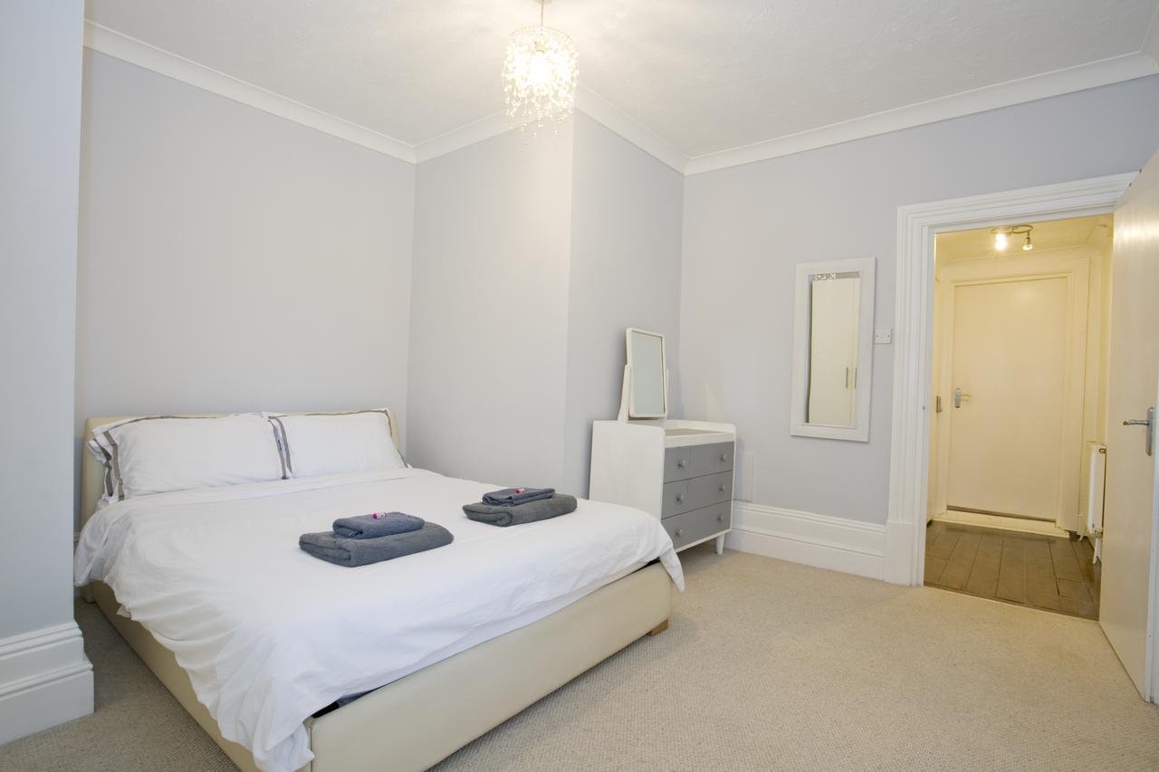 Large 2 Bedroom Apt - Near Beach - Free Parking Bournemouth Bagian luar foto